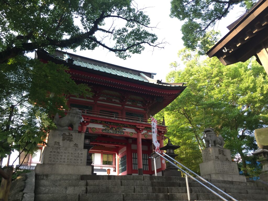北岡神社の楼門